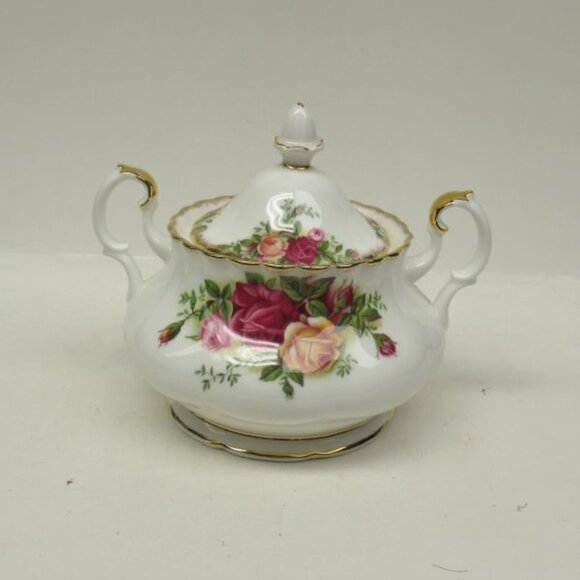 Royal Albert China OLD COUNTRY ROSES Two-Handled Sugar Bowl with Lid 1962 - Picture 2 of 5